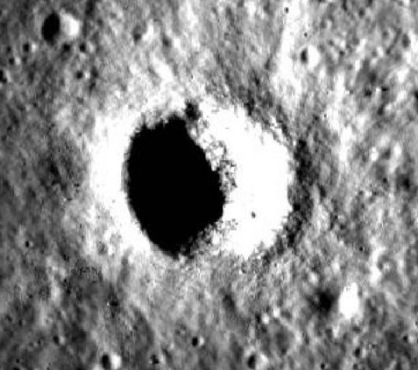 Уфологи нашли на Луне «Инопланетного гиганта»