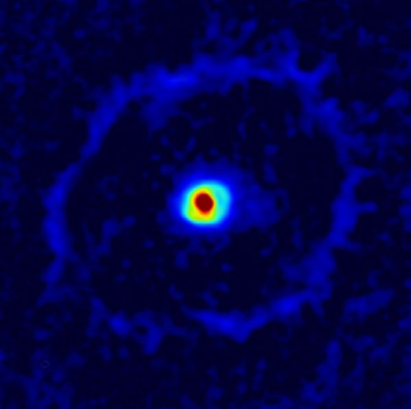 Обнаружена необычная структура вокруг умирающей звезды