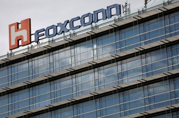 Компания Foxconn уволила 50 000 контрактных рабочих 
