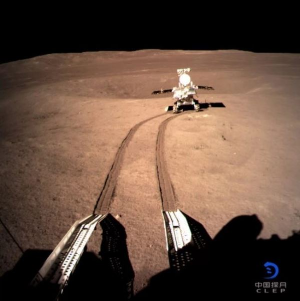 Китайский луноход пережил первую ночь на обратной стороне Луны