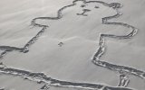 На полях в Англии появились загадочные снежные рулоны