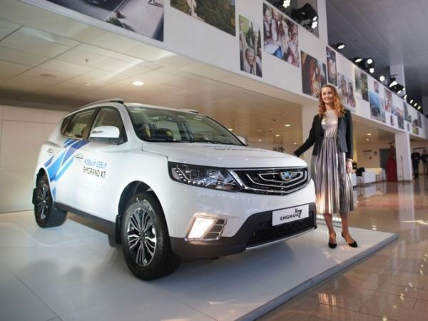 Новый Geely Emgrand X7: в России от 989.900 рублей.