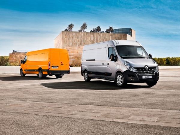 Новые версии фургона Renault Master начинают продавать в России